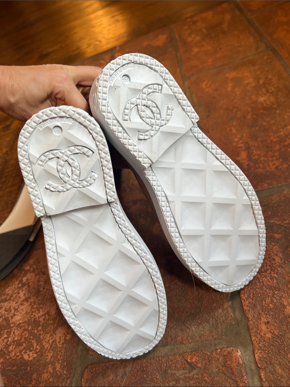 CHANEL Tan beige and White CC Logo high pull on Rubber Boots wellies 38 7.5 - Picture 7 of 8
